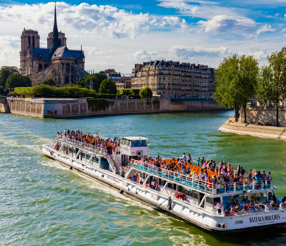 Rejs po Sekwanie Bateaux Mouches – Port de la Conférence